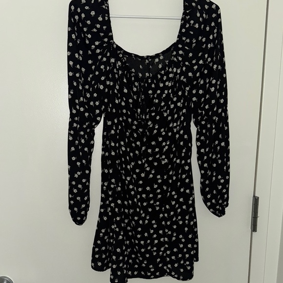 Dresses & Skirts - Elegant Black Floral Dress